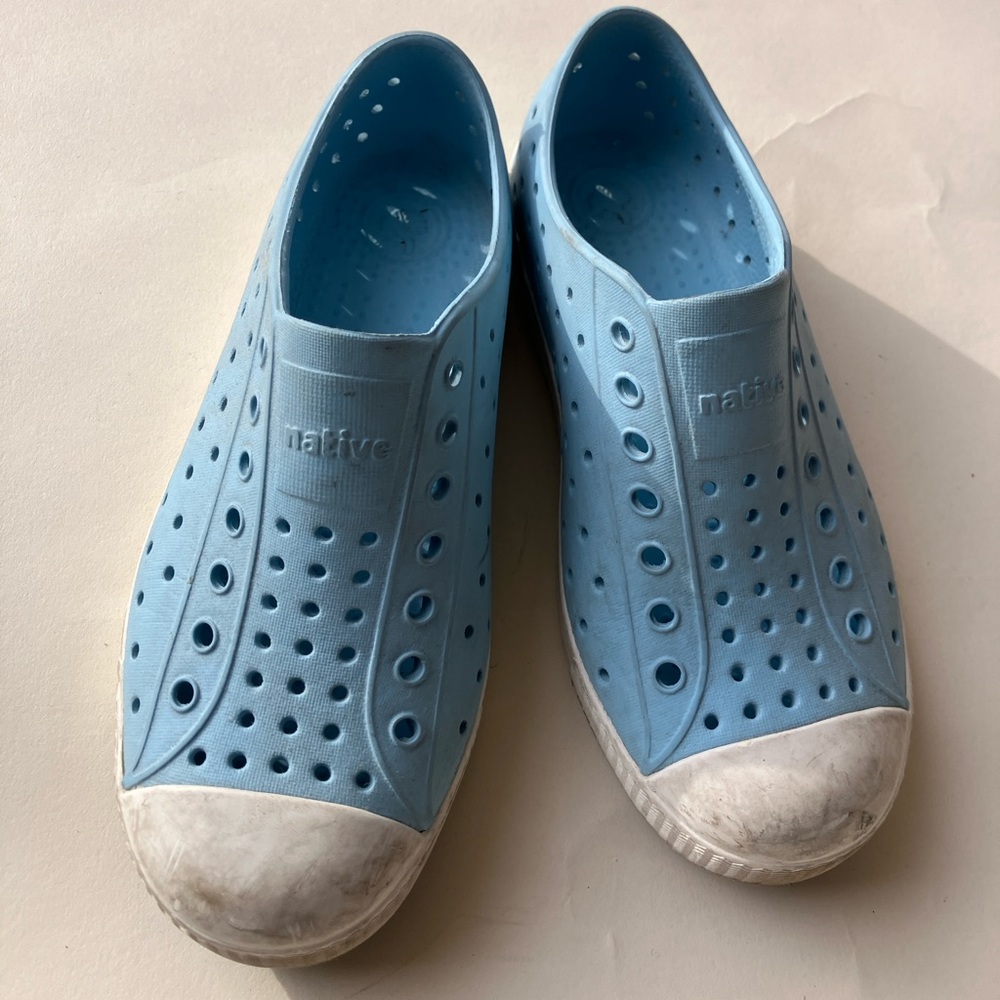 Native Light Blue Rubber Style Shoes Size J1 Jefferson Child
